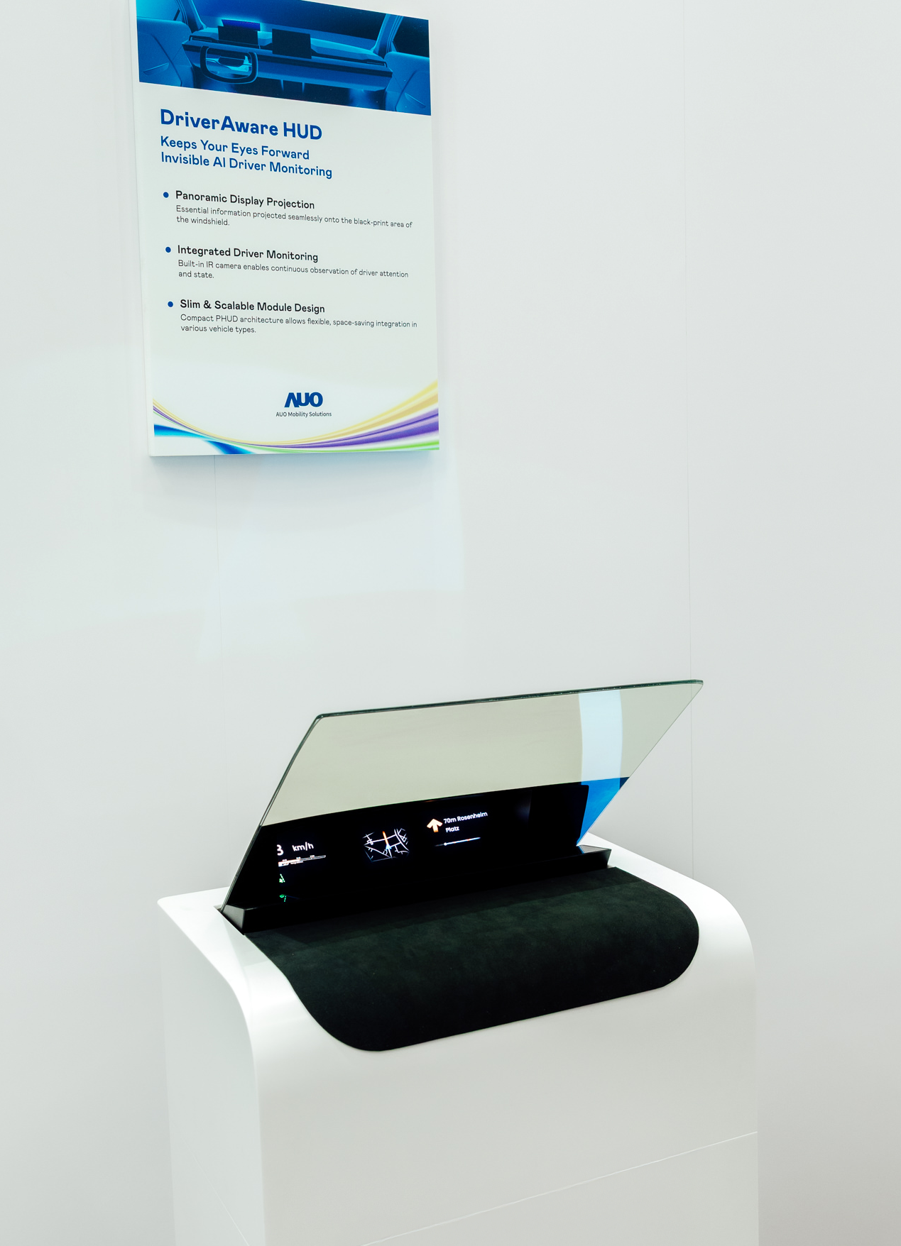 DriverAware HUD结合抬头显示器与隐藏式红外线摄影机，将车速、导航及警示讯息投影于挡风玻璃上，完美对齐驾驶目不离路的视线，同时，透过AI 监控驾驶注意力以提升安全性。